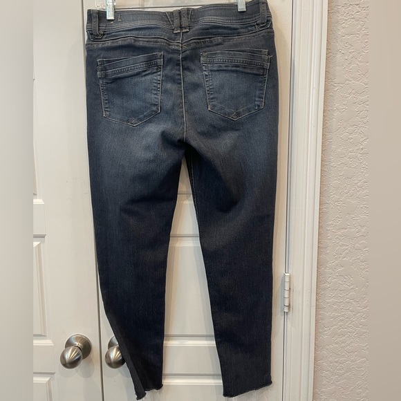 Democracy Woman’s Dark Wash Absolution Technology Jeans size:6 - Picture 2 of 6